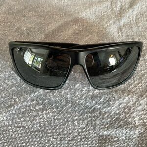 Authentic Maui Jim “Alenuihaha” Sunglasses Grey- cracked lens
